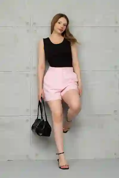 Resim Pembe Pilili Mini Şort