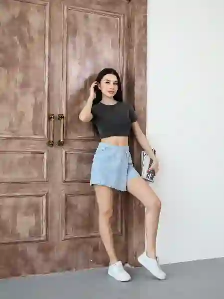 Resim Açık Mavi Kruvaze Mini Denim Şort Etek