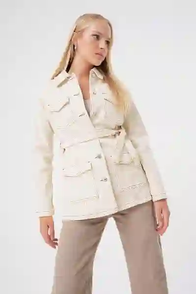 Resim Ekru Kemerli Cep Detayli Standart Kalip Denim Ceket